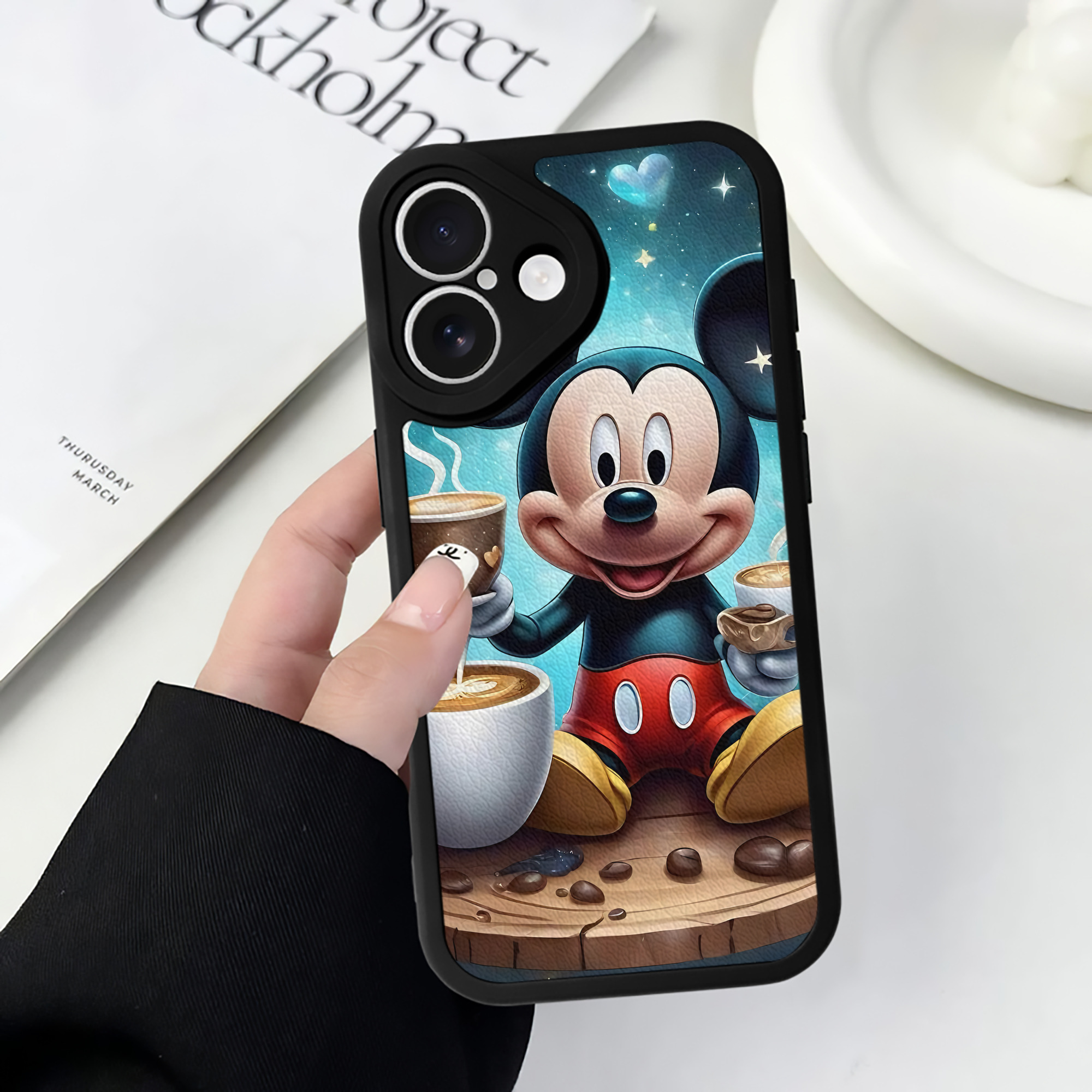 （画像用） ミッキーマウス Mickey Mouse 【iPhone 16シリーズ対応】シリコンスマホケース（レザー調） 材質：シリコン